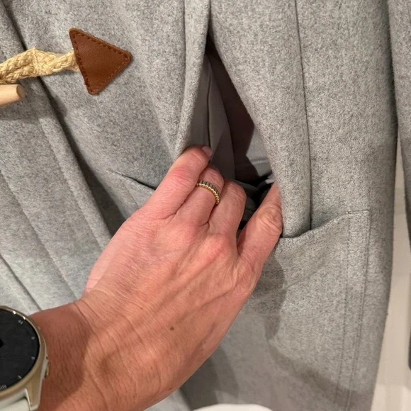 J.CREW WOOL MELTON
TOGGLE COAT HTHR LIGHT GREY SIZE 8 GREAT CONDITION - Picture 9 of 11